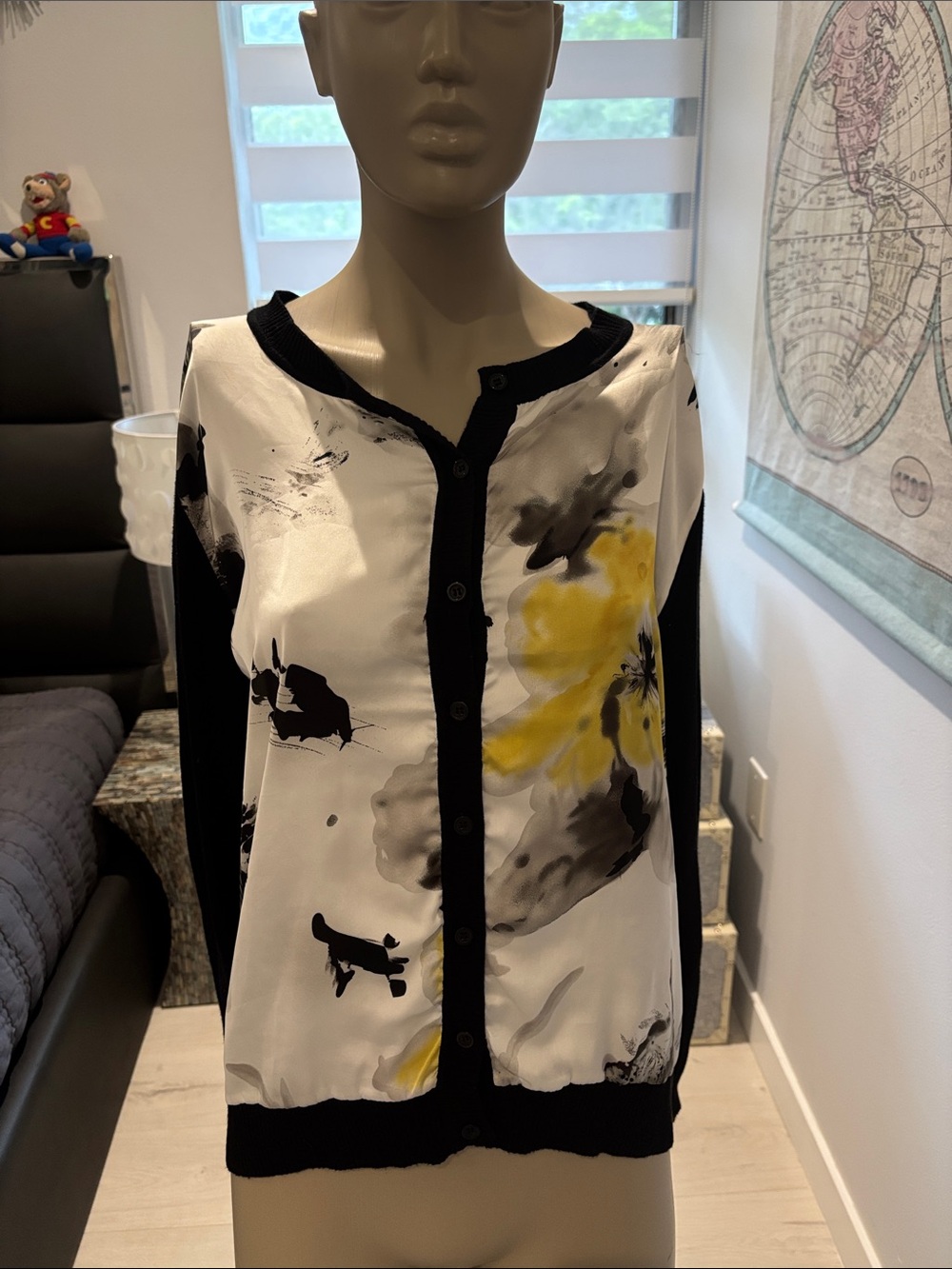Black & White Floral-Accent Button-Down Shirt with Yellow Detail